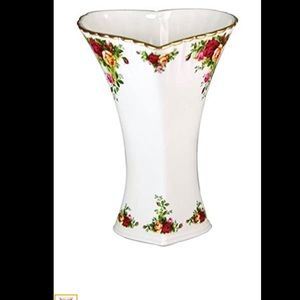Royal Albert Old Country Roses From the Heart Vase